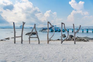 【頭號(hào)玩家 深圳-三亞雙飛4天】亞龍灣沙灘、蜈支洲島3H、后海灣趕海、亞特水世界、檳榔谷、南山文化苑